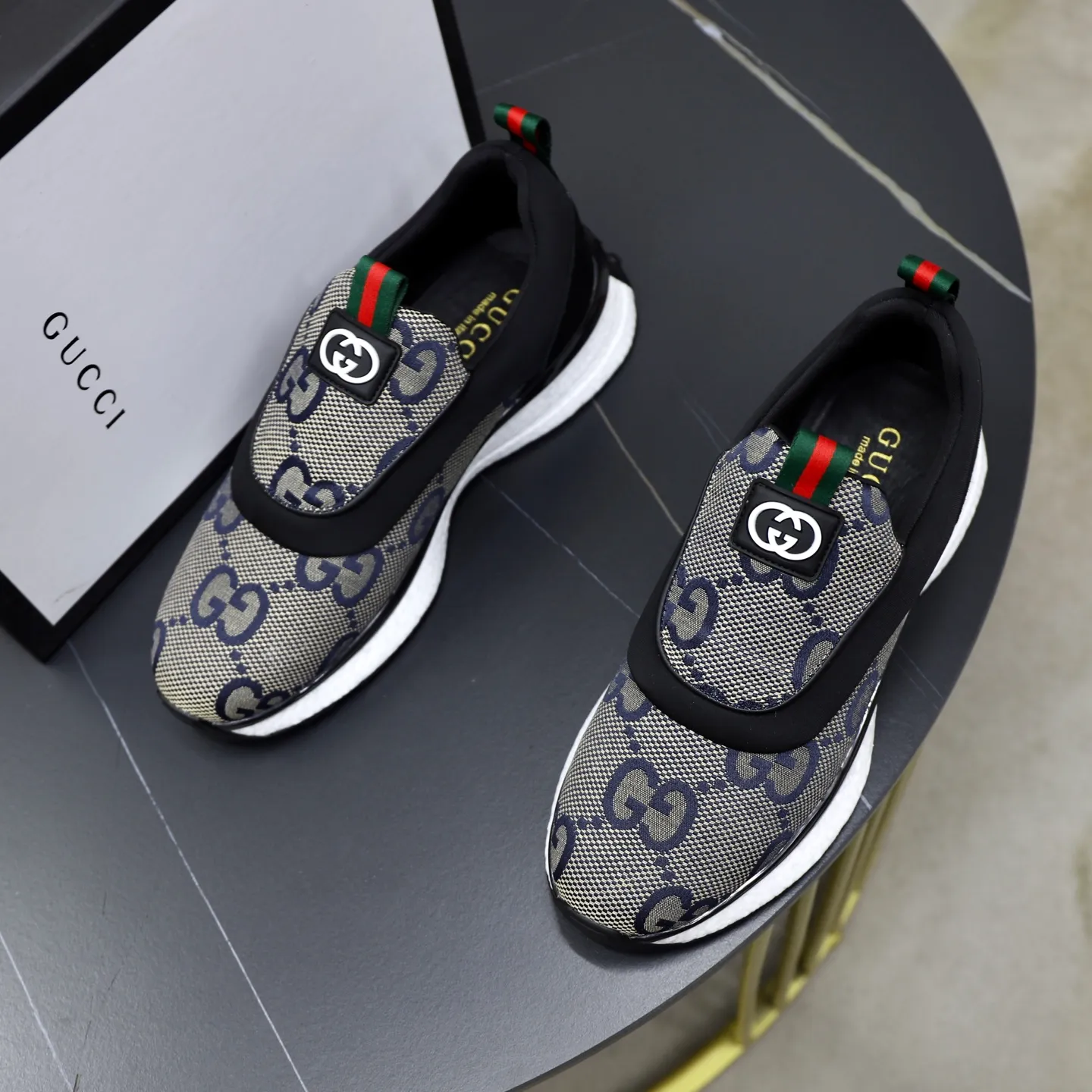 Ex-factory price: 462💰🙅‍♂️🙅‍♂️🙅‍♂️ Brand: Gucci GuCCI Standard code: 38-44 (45 customized) Grade: Same as the official website Material: Original leather stitching brand cloth Comfortable and breathable lining Lightweight and wear-resistant sports outsole Style category: Men's fashionable casual shoes Running sneakers Distinguished luxury brand elements Top luxury Color: actual picture color